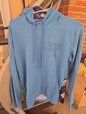 Nike Men’s Blue Hooded Long-Sleeve Shirt Medium